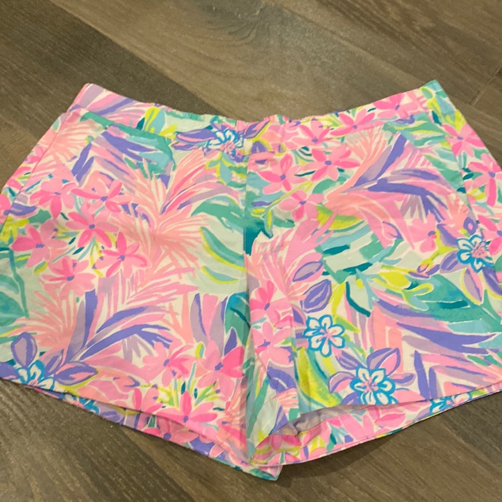 Excellent condition Lilly Pulitzer size M Ocean View Shorts